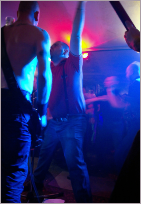 Live im Motoraj-Club in Prag